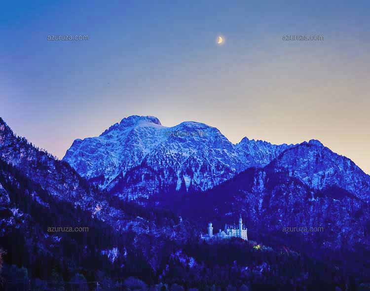 Neuschwanstein,ノイシュヴァンシュタイン城と月